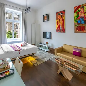 Hotel Andrassy Thai Budapeste