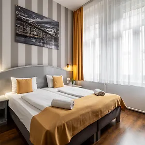 Hotel Full Moon Budapeste
